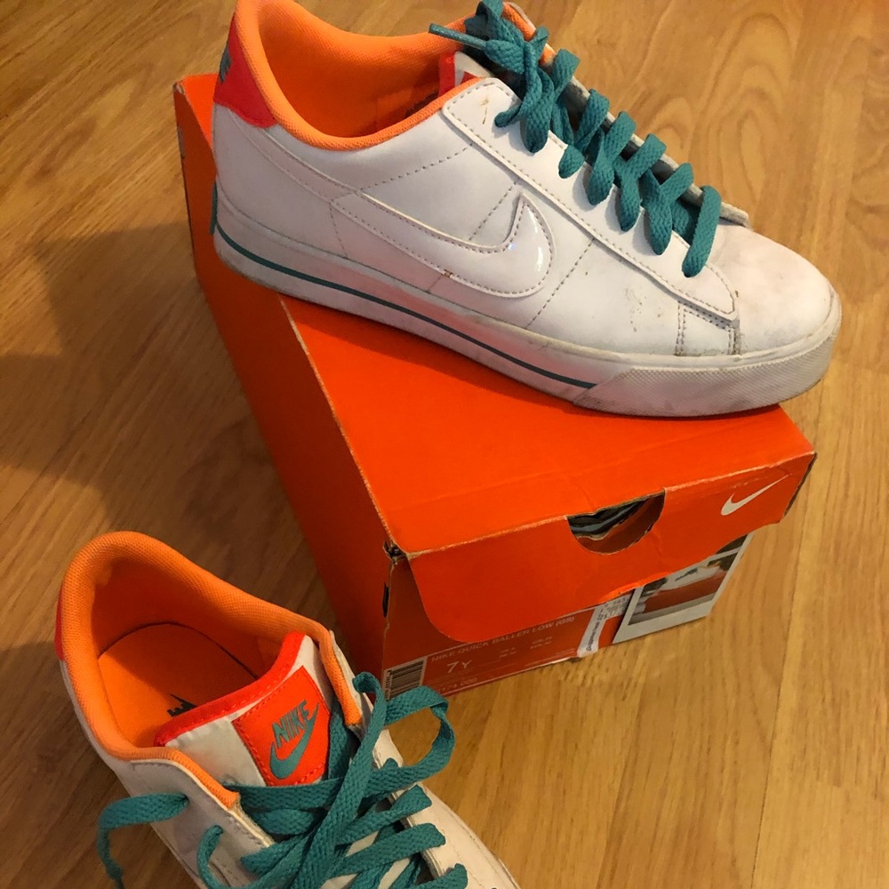 NIKE QUICK BALLER LOW (GS) SHOES- size 7
